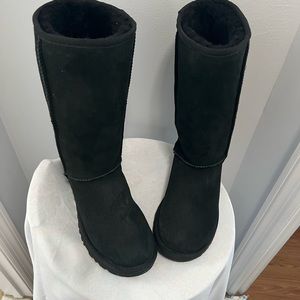 UGG Tall II Boot size 6 never worn before